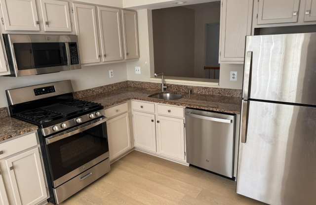 15603 AMBIANCE Drive Gallery 2