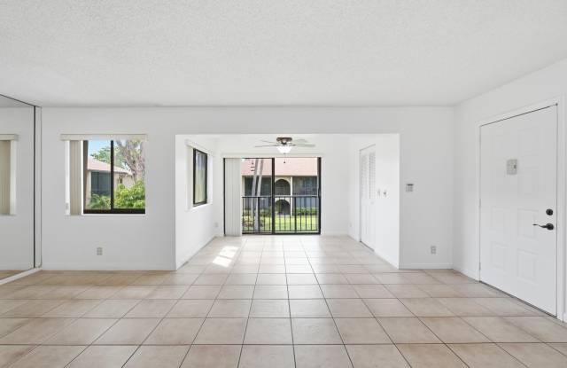 518 Shady Pine Way Gallery 3