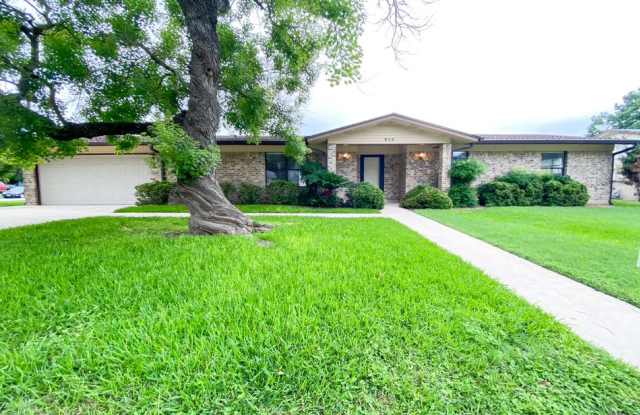 610 Creek Drive photos photos
