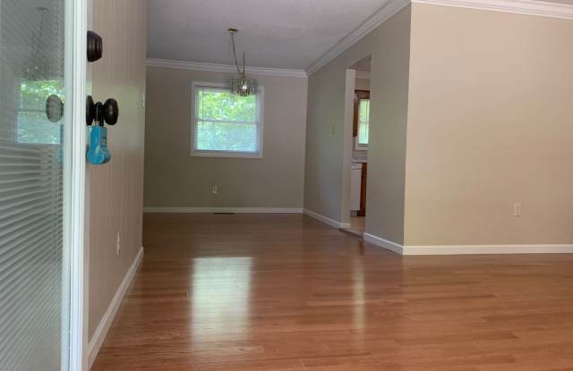 Available now -- 3 Bedroom 1.5 Bath DUPLEX in Maryville City Gallery 3