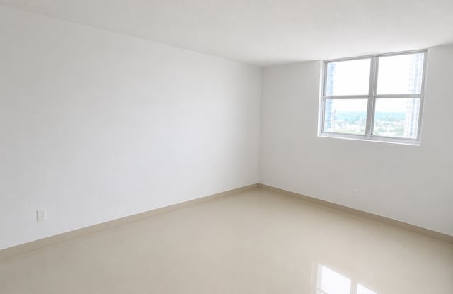 3001 South Ocean Drive Gallery 3