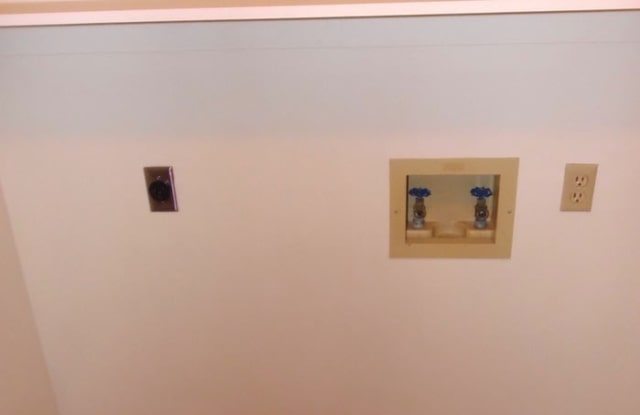 317 Lake Street Gallery 3