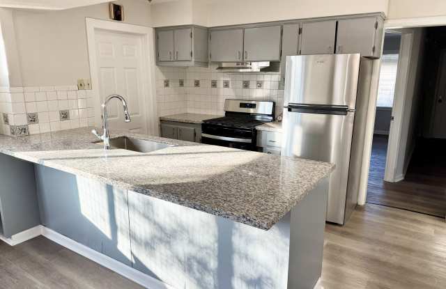 2840 Belden St photos photos