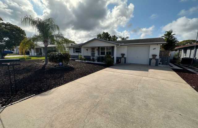 Beautiful 2 bedroom home with fenced in backyard photos photos
