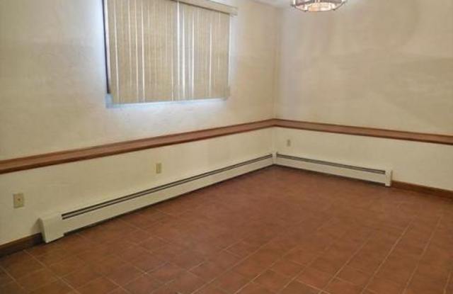 124 Central Gallery 4
