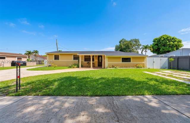 18930 NW 44th Ct Gallery 2