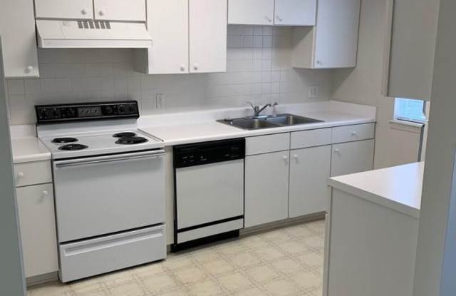 2 bedroom 2 bath condo. Second Floor $1350/month photos photos