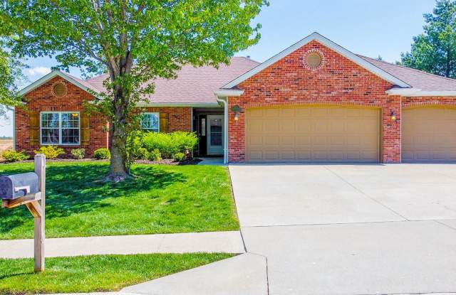 Charming 3 Bedroom/2 Bath in Mill Creek Manor with Spacious Garage photos photos