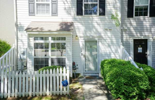 Three Bedroom END unit Townhome! Gallery 3