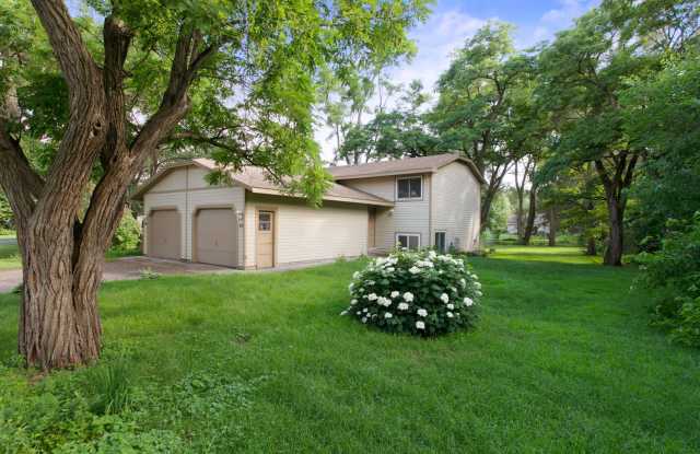 Huge Yard! 2 bd 1 ba 1 car garage plus parking pad twin home ; avail NOW photos photos
