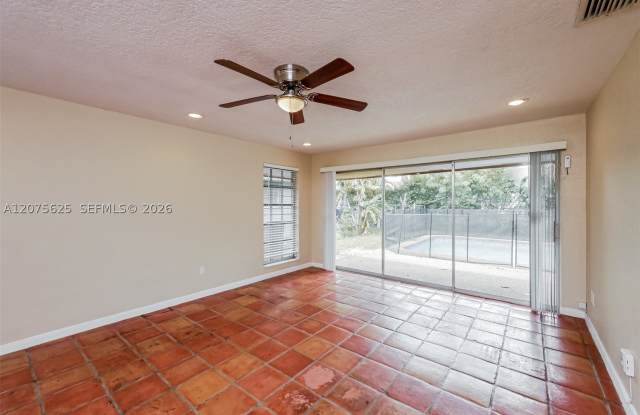 7518 NW 42nd Dr Gallery 2