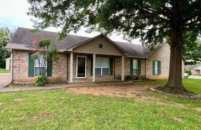 3 Bed/ 2 Bath Home, Corner Lot Near Riverdale, Storage Building Gallery 1