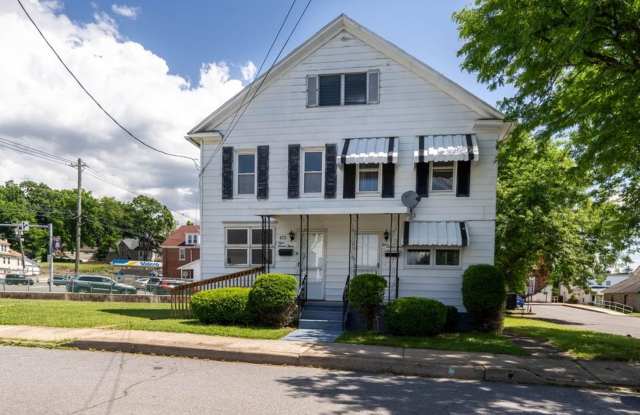 Well-kept 3 Bed, 1 Bath Single Family Home - Schedule your tours now! - 471 Holden Street, West Wyoming, PA 18644