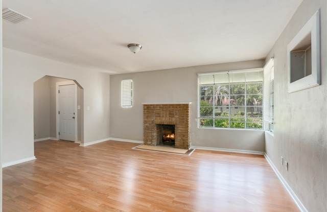 1913 College Circle N Gallery 2