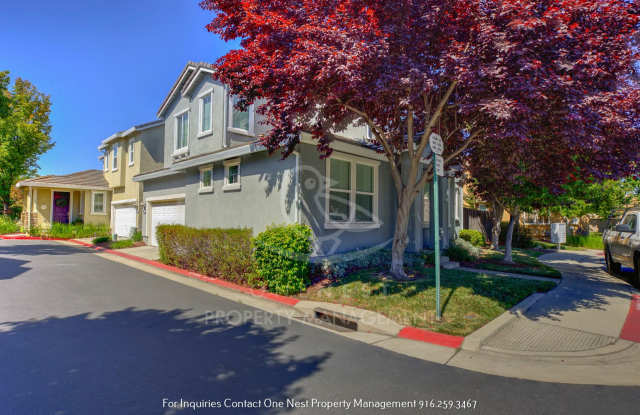 Stunning 3 bedroom 3 bathroom Lincoln Crossing home photos photos