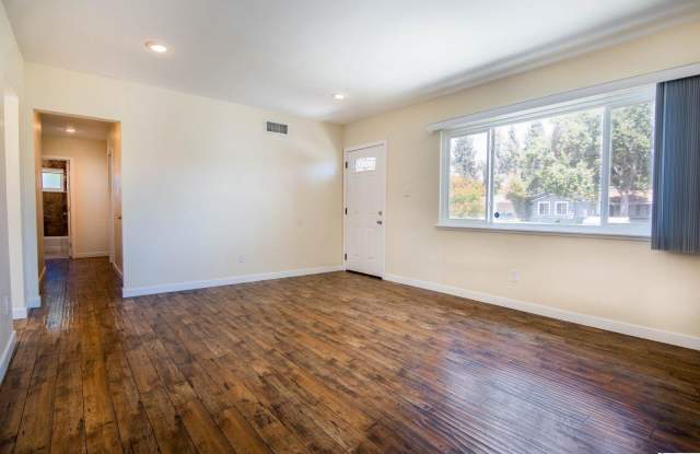 22926 Ingomar Street Gallery 3