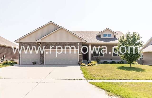 Delightful 4 Bedroom Ranch in West Des Moines! photos photos