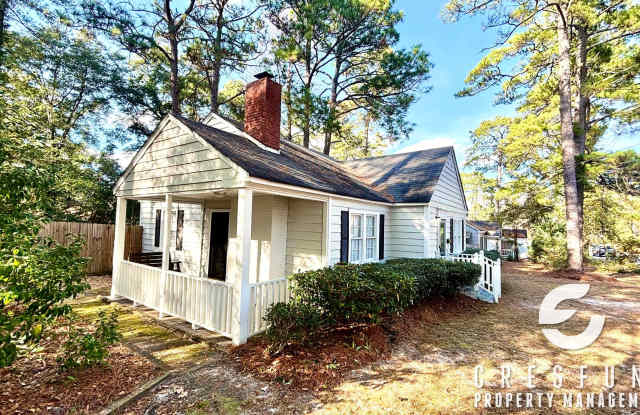 Charming 3 Bedroom 2 Bath Cottage style - 611 Cape Fear Avenue, Fayetteville, NC 28303