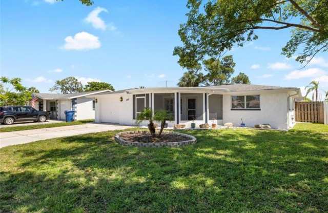 Charming 2–3 Bedroom Home in Holiday, FL! photos photos Charming 2–3 Bedroom Home in Holiday, FL! photos photos