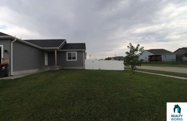 4 Bedroom, 3 bath townhome available Now! Gallery 3