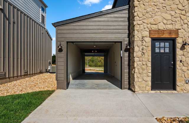 5740 S Southwind Avenue Gallery 4