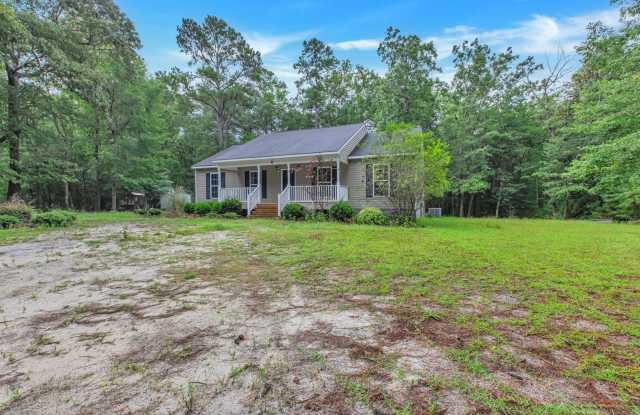 Charming 3-Bedroom Home on Large Acreage Lot in Hampstead, NC photos photos
