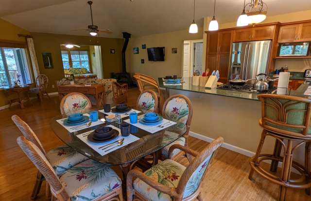 Fully furnished 2BR 2bath House in Volcano Gallery 4