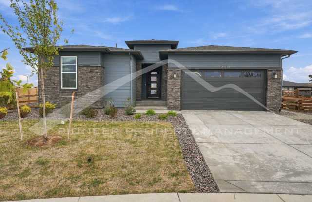 Spacious Home with Washer/Dryer and 3 Car Garage photos photos