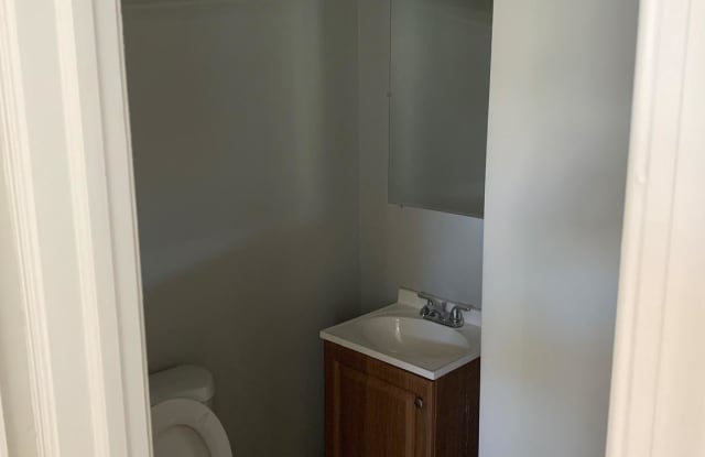 2754 SEARS STREET Gallery 4