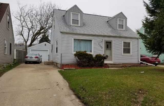 5333 N 51st Blvd - 5333 North 51st Boulevard, Milwaukee, WI 53218