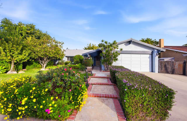 Bright, Charming Garden-Filled photos photos Bright, Charming Garden-Filled photos photos