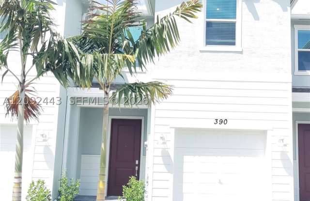 390 SE Crossoak Lane Gallery 2