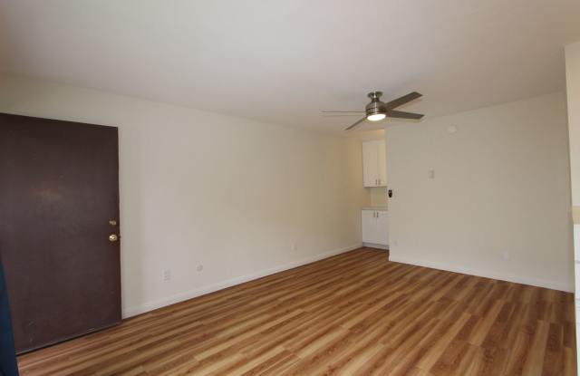 Gorgeous & Bright 1BR/1BA Condo in Gated Community – Available Now! - MOVE IN SPECIAL Gallery 4