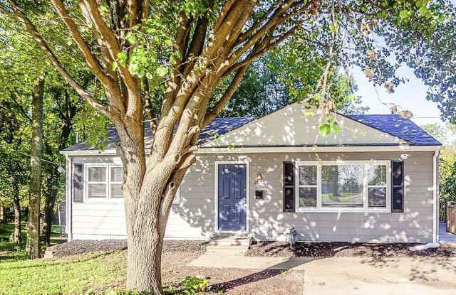 Well-Located 3 Bed, 1 Bath Home in Convenient Independence Neighborhood photos photos
