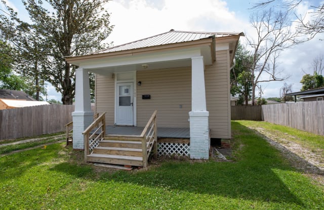 708 Live Oak St photos photos