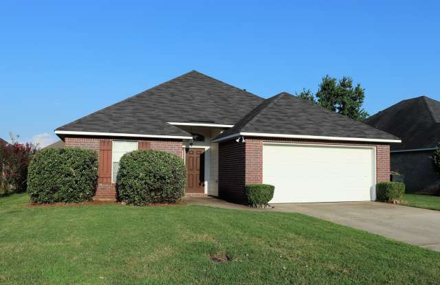 Lovely 3 bedroom 2 bath home for lease in Savannah Pl Subd Bossier City LA 71112 - 634 Whitefield Lane, Bossier City, LA 71112
