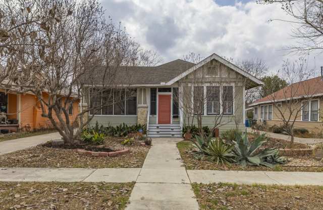 1122 W Summit photos photos