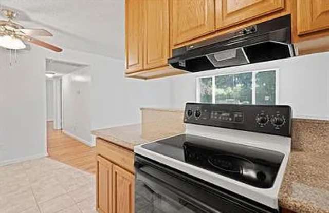 6724 Plymouth Rd photos photos