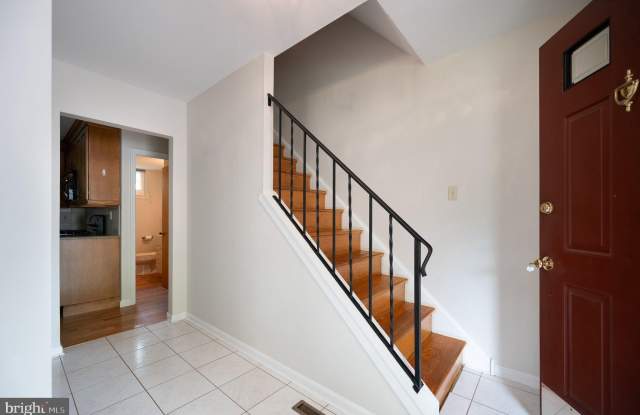 2409 SWEETBRIAR Road Gallery 2