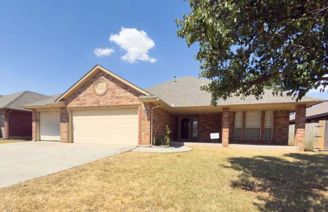 Beautiful Home with Lots of Space + Storage + Office Gallery 1