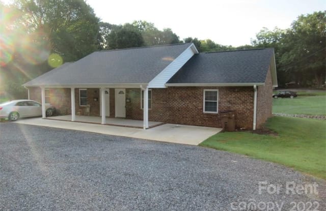495 Government Street - 495 North Government Street, Lincolnton, NC 28092