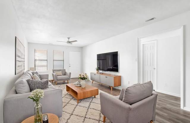 Bright Spaces, Balcony Retreats & Beach Days Near Ocean View - 2BR/2BA Apt available NOW! Gallery 3