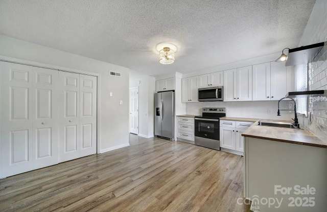 Fully Remodeled | 2BR/1.5BA Condo | Willowbrook photos photos