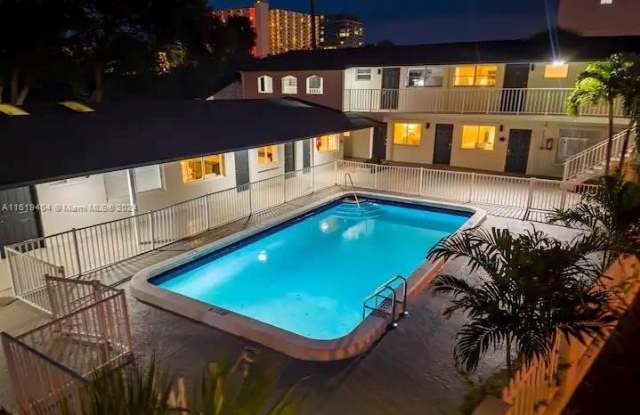 1020 N Riverside Dr photos photos