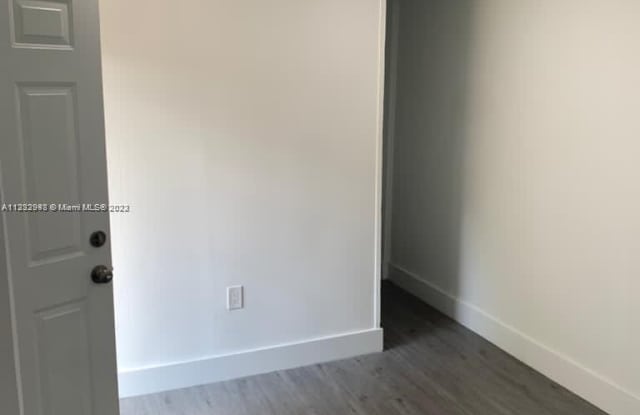 5548 NE 2nd Ct Gallery 2