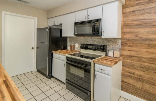1600 Meadows Dr Gallery 2