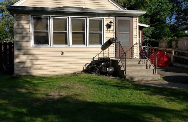 930 Algonquin Ave - 930 Algonquin Avenue, St. Paul, MN 55119