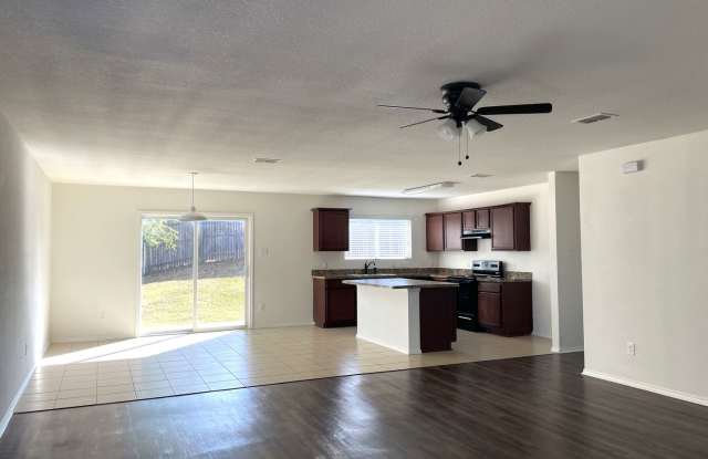 House for Lease in Sherman Gallery 4