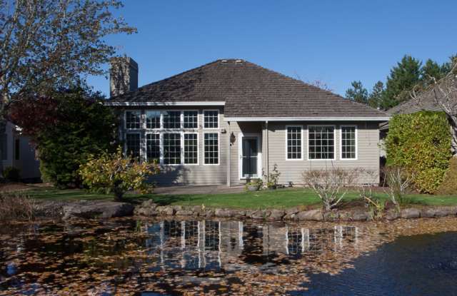 Stunning Home in Claremont near Bethany Portland’s Premier 55+ community Gallery 4