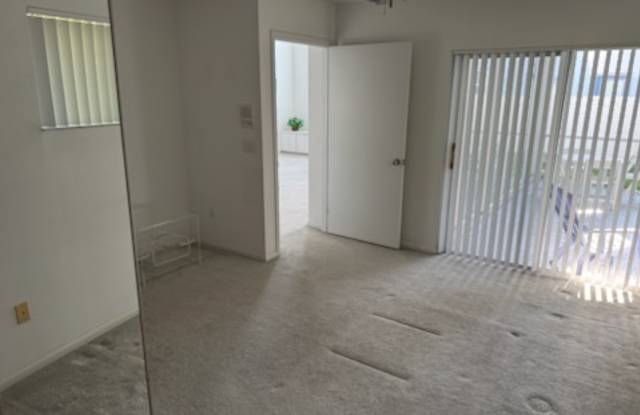 2910 West Bay Villa Avenue Gallery 4